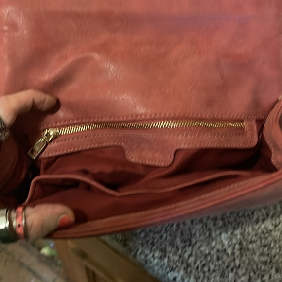 NWOT! BEBE LUCY MINI QUILTED W/ GOLD CHAIN CROSSBODY SLING BAG IN CRANBERRY! - Picture 7 of 13